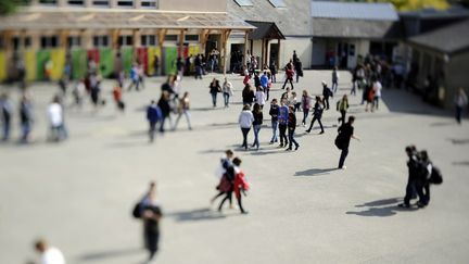 La cour du coll&egrave;ge d'enseignement priv&eacute; de Tint&eacute;niac (Ille-et-Vilaine), le 23 septembre 2011. (DAMIEN MEYER / AFP)