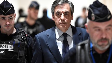 François Fillon au palais de Justice de Paris lors de leur procès pour des soupçons d'emploi fictif, le&nbsp;27 février 2020. (STEPHANE DE SAKUTIN / AFP)