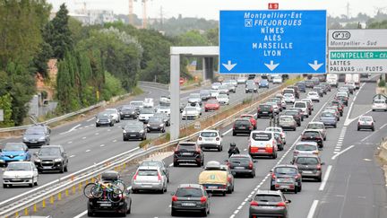 Route des vacances : des centaines d'automobilistes pris au piège