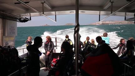 Dans le 19/20 du samedi 4 septembre, immersion en randonnée sous-marine dans la baie de Saint-Malo (Ille-et-Vilaine), à la poursuite d'un site archéologique.&nbsp;&nbsp; (CAPTURE ECRAN FRANCE 3.)