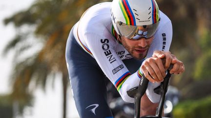 Filippo Ganna lors du contre-la-montre de l'UAE Tour le 22 février 2022. (GIUSEPPE CACACE / AFP)