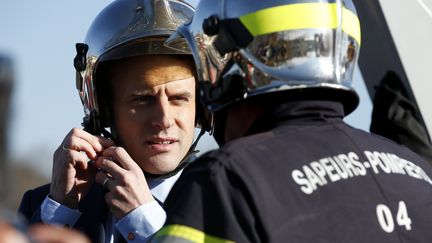 Le candidat d'En marche ! à la présidentielle s'est rendu dans une caserne de Manosque, à l'occasion d'un déplacement de campagne.