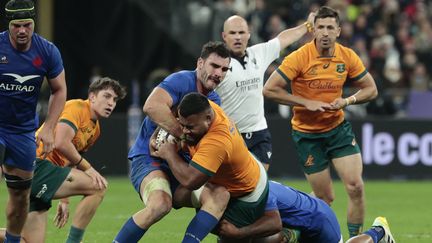 Le 3e ligne de l'équipe de France, Charles Ollivon, élu homme du match contre l'Australie, au Stade de France le 5 novembre 2022. (GEOFFROY VAN DER HASSELT / AFP)