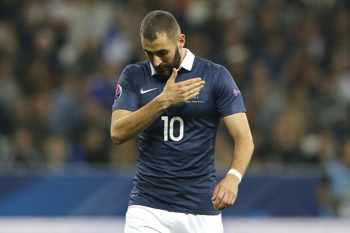 Karim Benzema lors du match de football amical entre la France et l'Arménie le 8 octobre 2015 au stade Allianz Riviera à Nice. (VALERY HACHE / AFP)