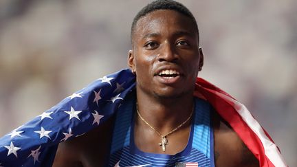 Grant Holloway lors de son titre de champion du monde du 110 mètres haies, le 2 octobre 2019 à Doha. (KARIM JAAFAR / AFP)