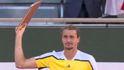 Déçu de sa deuxième défaite en finale du Grand Chelem, Alexander Zverev a félicité son adversaire, son équipe et a promis de revenir plus fort pour enfin s'imposer à Paris, lui qui atteint ici sa première finale après 3 demi-finales perdues d'emblée.