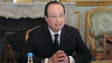 Fran&ccedil;ois Hollande &agrave; l'Elys&eacute;e, le 14 mars 2014. Une semaine plus t&ocirc;t, il a re&ccedil;u dans son bureau deux journalistes du "Monde". (JACQUES DEMARTHON / AFP)