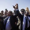 Fran&ccedil;ois Hollande et&nbsp;Dioncounda Traor&eacute;, lors de la visite du chef de l'Etat &agrave; Bamako (Mali), le 2 f&eacute;vrier 2013.&nbsp; (FRED DUFOUR / AFP)