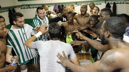 La joie des joueurs du Red Star apr&egrave;s une victoire contre le CA Bastia, &agrave; Saint-Ouen (Seine-Saint-Denis), le 13 mai 2011.&nbsp; (CEDRIC LECOCQ / MAXPPP)