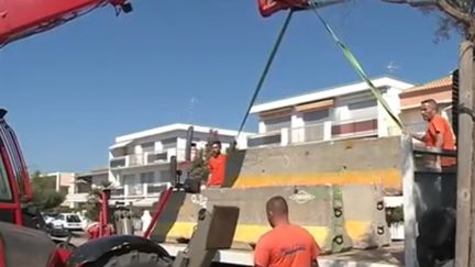 Valras : des blocs de béton installés tout le long de la plage