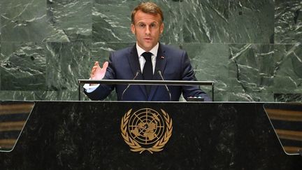 Le président Emmanuel Macron prend la parole à l'Assemblée générale de l'ONU à New York (Etats-Unis), le 25 septembre 2024. (TIMOTHY A. CLARY / AFP)