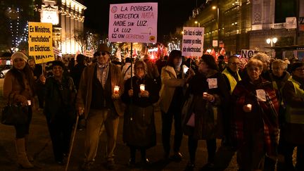 Manifestation contre la "pauvreté&nbsp;énergétique" à Madrid en Espagne le 21 décembre 2016. (JAVIER SORIANO / AFP)