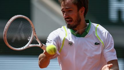 Le Russe Daniil Medvedev lors de son premier tour à Roland-Garros, le 30 mai 2023. (ANNE-CHRISTINE POUJOULAT / AFP)