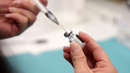 Un vaccin contre le Covid-19 à Mulhouse (Haut-Rhin), le 30 janvier 2022. (MAXPPP)