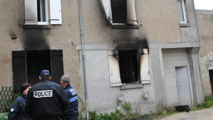 L'immeuble incendi&eacute; &agrave; Orl&eacute;ans (Loiret) au lendemain du drame, le 1er d&eacute;cembre 2011. (FAROUK DOUKI / REPUBLIQUE DU CENTRE / MAXPPP)