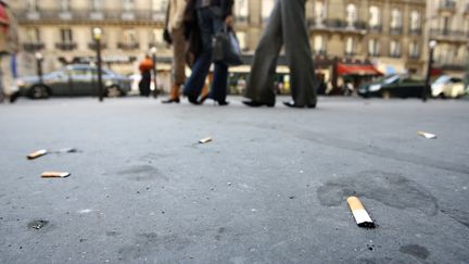 Sur un trottoir parisien le 16 octobre 2006. (THOMAS COEX / AFP)