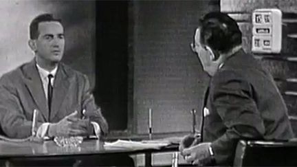 Alain Peyrefitte, Ministre de l'Information, et Léon Zitrone le 20 avril 1963
 (Capture d&#039;écran - INA)