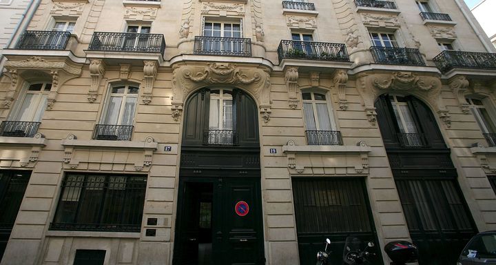 Une vue de la façade du 17-19 rue Beautreillis (Paris 4e), dernier domicile connu du chanteur des Doors, l'Américain Jim Morrison. (MARC PIASECKI / GETTY IMAGES EUROPE)