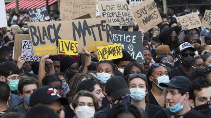 Manifestation en mémoire d'Adama Traore et George Floyd à Paris, le 2 juin 2020. (NIGEL DICKINSON / HANS LUCAS / AFP)