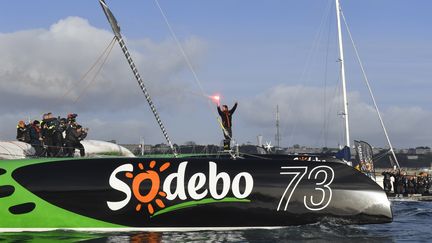Thomas Coville à son arrivée à Brest, sur son trimaran "Sodebo Ultim", le 26 décembre 2016. (DAMIEN MEYER / AFP)
