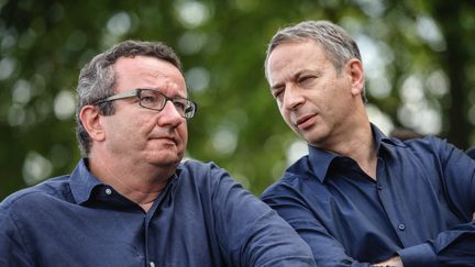 Les d&eacute;put&eacute;s socialistes "frondeurs" Christian Paul et Laurent Baumel lors de la traditionnelle f&ecirc;te de la Rose de Frangy-en-Bresse (Sa&ocirc;ne-et-Loire), le 24 ao&ucirc;t 2014. (MAXPPP)