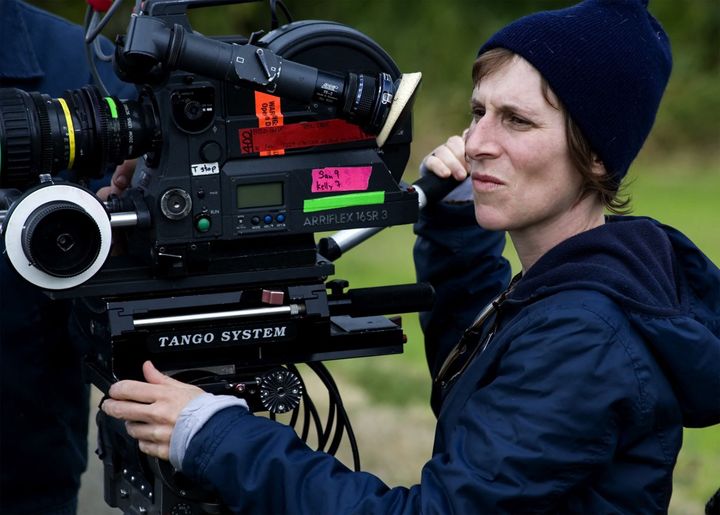 Kelly Reichardt à la manoeuvre sur le tournage du film Wendy et Lucy en 2009.&nbsp; (FIELD GUIDE FILMS / FILM SCIENCE / COLLECTION CHRISTOPHEL VIA AFP)