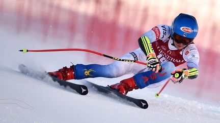 Mikaela Shiffrin lors du Super-G de Val d'Isère, le 19 décembre 2021. (JEFF PACHOUD / AFP)