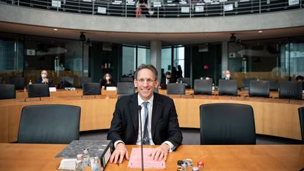 Jörg Kukies, secrétaire d'État au ministère fédéral des Finances, siège en tant que témoin à la réunion de la commission d'enquête sur le scandale comptable Wirecard au Bundestag allemand, le 21 avril 2021. (BERND VON JUTRCZENKA / DPA)