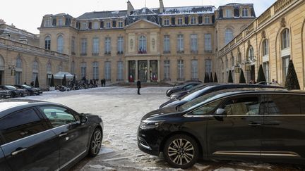 Des voitures dans la cour de l'Elysée, le 8 février 2018. Photo d'illustration. (LUDOVIC MARIN / AFP)