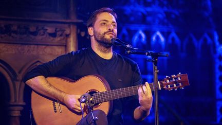 António Zambujo le 29 novembre 2016 à Londres, à l'Union Chapel (ROBIN LITTLE / REDFERNS / GETTY IMAGES)