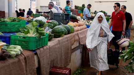 Sur un marché de Tunis, le premier jour du Ramadan (photo prise le 27 mai 2017) (REUTERS - ZOUBEIR SOUISSI / X02856)