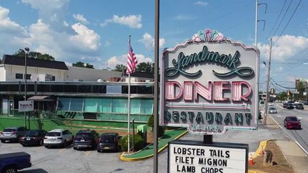 À 45 jours du scrutin présidentiel aux États-Unis, en Alabama, les "Diners", des restaurants très fréquentés par les Américains et où les conversations politiques sont fréquentes, donnent le pouls de l’élection à venir. (France 2)