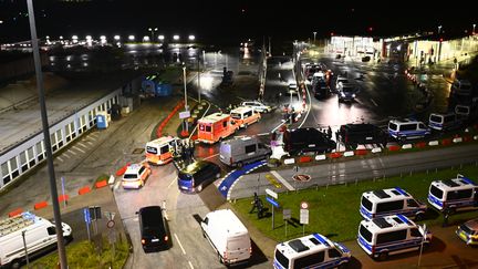 Police forces near the airport in Hamburg, Germany, November 4, 2023. (JONAS WALZBERG / DPA / AFP)