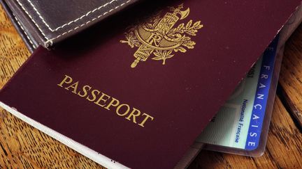 &nbsp; (Passeport français © fotolia)