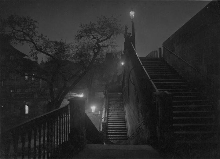 Josef Sudek, "Prague pendant la nuit", vers 1950-1959, Musée des Beaux-arts du Canada. Don anonyme, 2010
 (Succession de Josef Sudek)