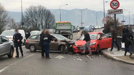 Les policiers ont stoppé le tireur sur le pont Mistral, qui relie Valence dans la Drôme et l'Ardèche. (WILLY MOREAU / RADIOFRANCE)