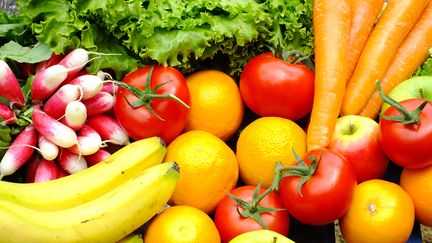 Parmi les principaux fruits et l&eacute;gumes concern&eacute;s figurent les carottes, les tomates et les pommes. (HOUIN / BSIP / AFP)