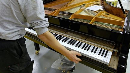 Dans les ateliers de la manufacture de pianos Pleyel en 2010
 (FRANCOIS GUILLOT / AFP)