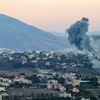 Des frappes israéliennes menées sur le village de Khiam, dans le sud du Liban, près de la frontière avec l'Etat hébreu, le 30 septembre 2024. (RABIH DAHER / AFP)