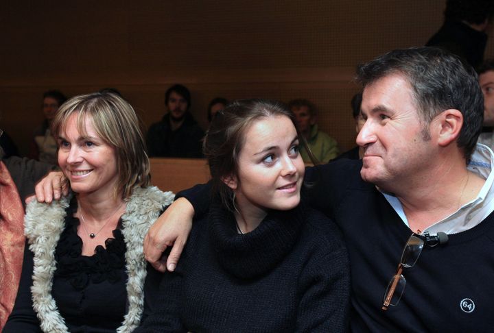 Paul Fran&ccedil;ois avec son &eacute;pouse et l'une de ses filles &agrave; l'ouverture du proc&egrave;s contre&nbsp;Monsanto&nbsp;pour son intoxication, au palais de justice de Lyon (Rh&ocirc;ne), le 12 d&eacute;cembre 2011. (MAXPPP)