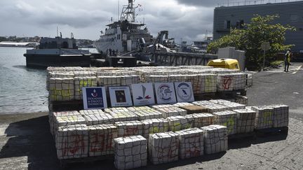 La Confiance, l'équipage en mission de relève du bâtiment de soutien Dumont d'Urville, a découvert 250 ballots de stupéfiants vendredi 10 janvier 2025. (Forces armées aux Antilles)