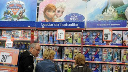 &nbsp; (Rayon des poupées Reine des Neiges dans un magasin de jouets © Maxppp)