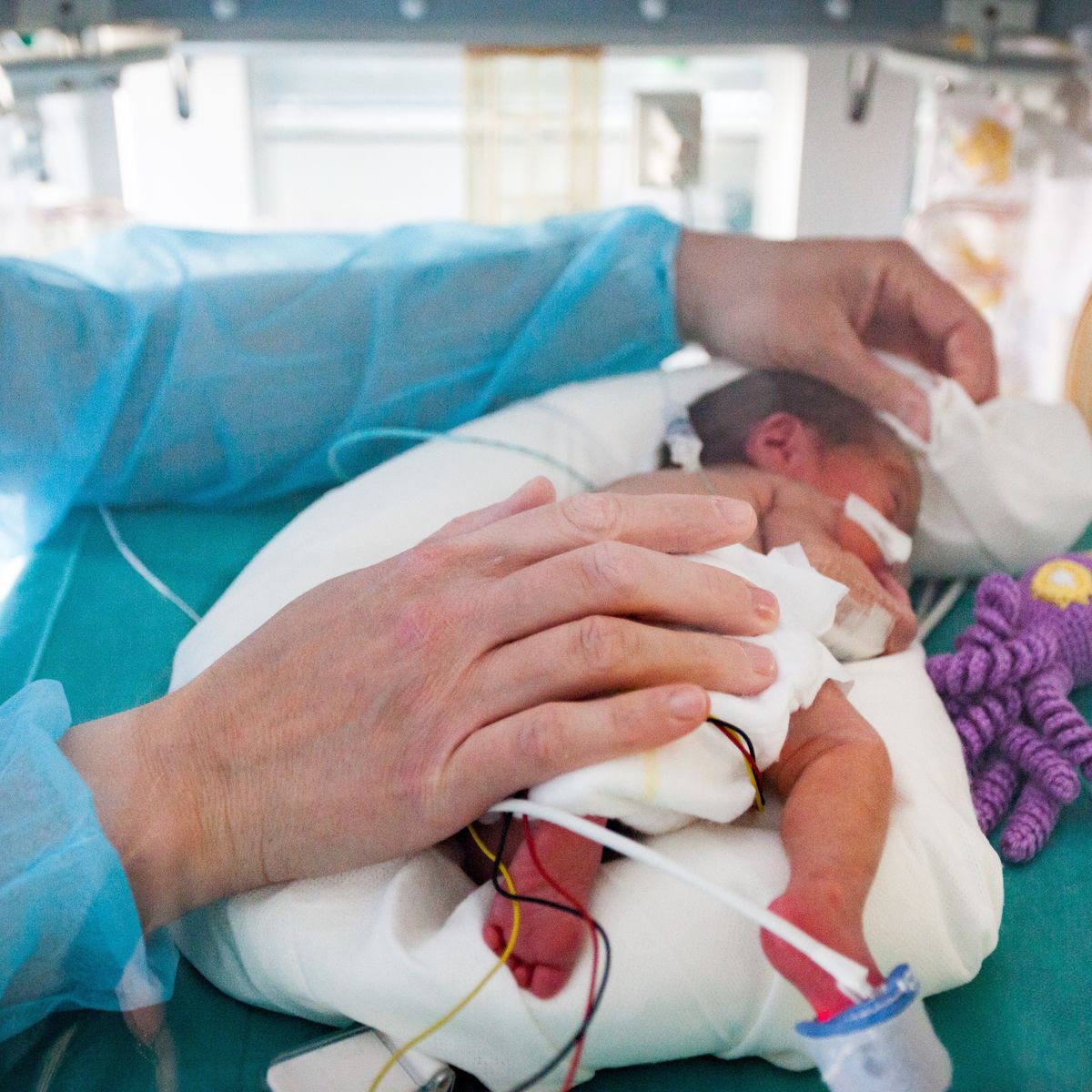 Les Peres Des Bebes Hospitalises Vont Beneficier De 30 Jours Supplementaires De Conge Paternite Apres La Naissance