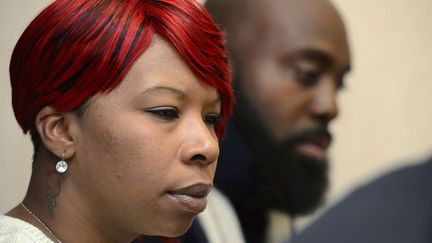 Lesley McSpadden et Michael Brown Sr, les parents de Michael Brown Jr, lors d'une conf&eacute;rence de presse &agrave; Gen&egrave;ve (Suisse), le 12 novembre 2014. (MARTIAL TREZZINI / AP / SIPA)