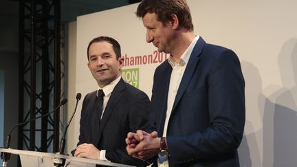 Benoît Hamon et Yannick Jadot, le 26 février à Paris. (GEOFFROY VAN DER HASSELT / AFP)