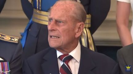 Capture d'&eacute;cran du prince Philp lors de sa s&eacute;ance photo le 10 juillet 2015 &agrave; Londres (THE ROYAL FAMILY CHANNEL / YOUTUBE)