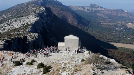 Le septuagénaire varois a passé quatre nuits sur une corniche du massif de la Sainte-Baume (photo d'illustration, chapelle du Saint-Pilon, 21 octobre 2017). (BOUTRIA LUC / MAXPPP)