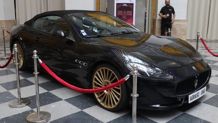 Une voiture de luxe saisie par la justice vendue aux enchères, à Bordeaux, le 4 juillet 2024 (photo d'illustration). (FABIEN COTTEREAU / MAXPPP)