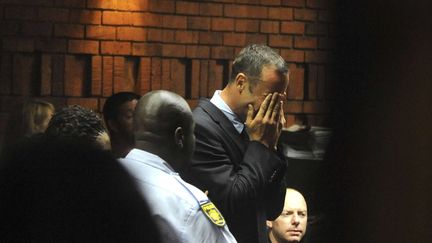 Oscar Pistorius, le 15 f&eacute;vrier 2013 au tribunal de Pretoria (Afrique du Sud). (ANTOINE DE RAS / AP / SIPA)