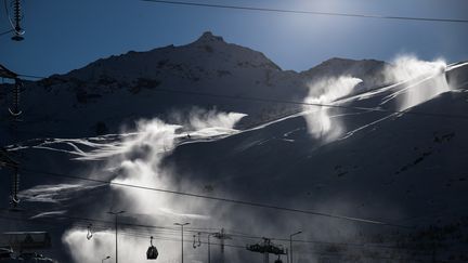 Un skieur est mort, mercredi 31 janvier, dans un accident de ski en Savoie. (JEFF PACHOUD / AFP)